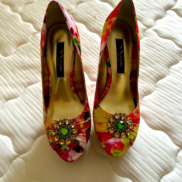Nina Shoes - like new Nina heels!